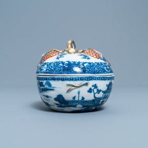 Une terrine couverte en forme de grenade en bleu, blanc, rouge de fer et doré, Jiaqing — photo 6