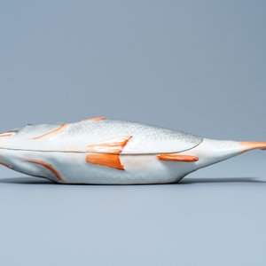 Une terrine couverte en forme de poisson en porcelaine de Chine, Qianlong — photo 2