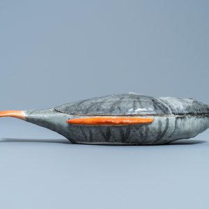 Une terrine couverte en forme de poisson en porcelaine de Chine, Qianlong — photo 3