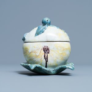 Une terrine couverte en forme de pomme en faïence polychrome de Delft, 18ème — photo 2
