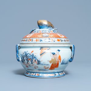 Une terrine couverte en porcelaine de Chine de style Imari à décor 'Dames au Parasol', Qianlong — photo 2