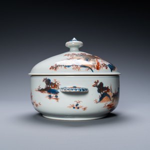 Une terrine couverte en porcelaine de Chine de style Imari, Qianlong — photo 4