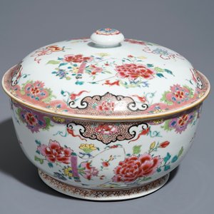 Une terrine couverte en porcelaine de Chine famille rose à décor floral, Qianlong — photo 7