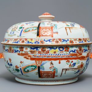 Une terrine couverte en porcelaine de Chine famille verte à décor de femmes dans un paysage, Yongzheng — photo 2