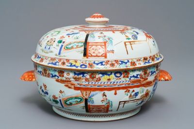 Une terrine couverte en porcelaine de Chine famille verte à décor de femmes dans un paysage, Yongzheng