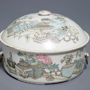 Une terrine couverte en porcelaine de Chine qianjiang cai, 19/20ème — photo 1