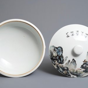 Une terrine couverte en porcelaine de Chine qianjiang cai, 20ème — photo 6