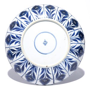 Une terrine couverte et un plat en porcelaine de Chine bleu et blanc, Qianlong et Kangxi — photo 2