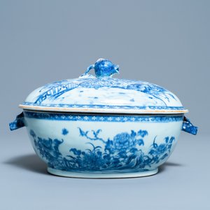 Une terrine couverte sur présentoir en porcelaine de Chine en bleu et blanc, Qianlong — photo 4