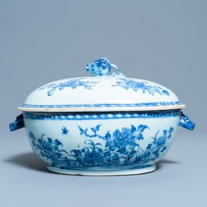 Une terrine couverte sur présentoir en porcelaine de Chine en bleu et blanc, Qianlong — photo 6
