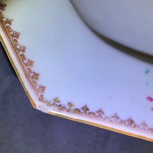 Une terrine couverte sur présentoir en porcelaine de Chine famille rose, Qianlong — photo 24