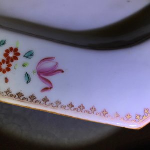 Une terrine couverte sur présentoir en porcelaine de Chine famille rose, Qianlong — photo 28