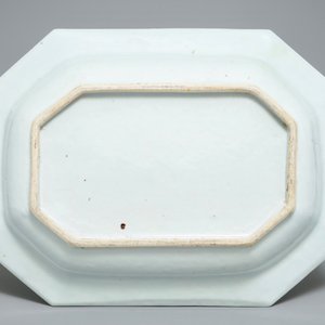 Une terrine couverte sur présentoir en porcelaine de Chine famille rose, Qianlong — photo 3
