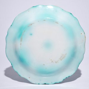 Une terrine couverte sur son support en faïence de Bruxelles à décor "Aux papillons", 18ème — photo 4