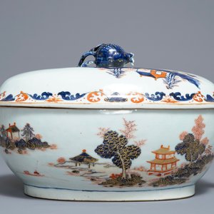 Une terrine couverte sur son support en porcelaine de Chine de style Imari, Qianlong — photo 6