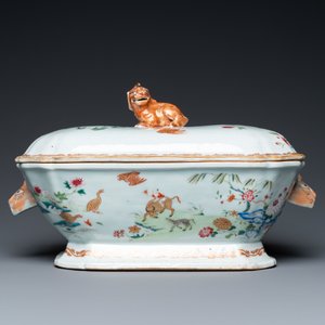 Une terrine couverte sur son support en porcelaine de Chine famille rose, Qianlong — photo 4