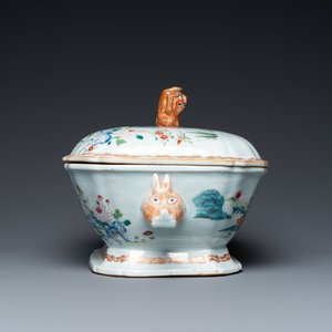 Une terrine couverte sur son support en porcelaine de Chine famille rose, Qianlong — photo 5