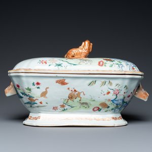 Une terrine couverte sur son support en porcelaine de Chine famille rose, Qianlong — photo 6