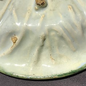 Une terrine couverte sur support en forme de truite en faïence de Delft polychrome, 18ème — photo 23