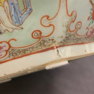 Une terrine de forme hexagonale sur son support en porcelaine de Chine famille rose, Qianlong — photo 13