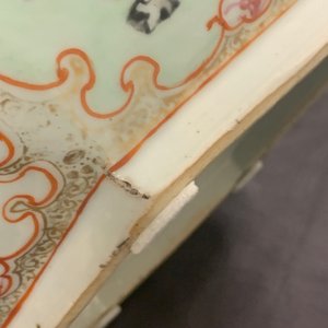Une terrine de forme hexagonale sur son support en porcelaine de Chine famille rose, Qianlong — photo 15