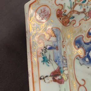 Une terrine de forme hexagonale sur son support en porcelaine de Chine famille rose, Qianlong — photo 19