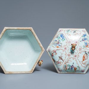 Une terrine de forme hexagonale sur son support en porcelaine de Chine famille rose, Qianlong — photo 8