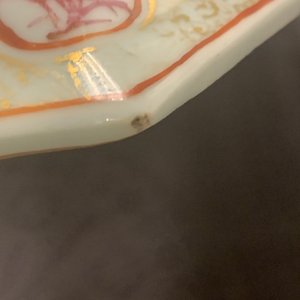 Une terrine de forme hexagonale sur son support en porcelaine de Chine famille rose, Qianlong — photo 10