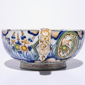 Une terrine en faïence de Delft polychrome à décor "Tonnerre", vers 1700 — photo 5