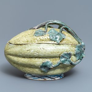 Une terrine en forme de courge en faïence de Delft polychrome, 18ème — photo 1