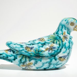 Une terrine en forme de pigeon en faïence polychrome de Bruxelles, 18ème — photo 2