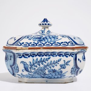 Une terrine et son couvercle en faïence de Delft bleu et blanc, 18ème — photo 2
