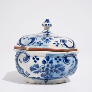 Une terrine et son couvercle en faïence de Delft bleu et blanc, 18ème — photo 3