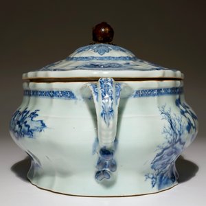 Une terrine et son couvercle en porcelaine de Chine bleu et blanc, Qianlong — photo 2