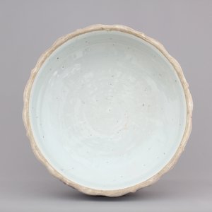 Une terrine et son couvercle en porcelaine de Chine famille rose, 18ème — photo 5