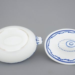 Une terrine et son couvercle en porcelaine de Tournai, 18ème — photo 6