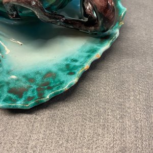 Une terrine sur présentoir en forme de melon en faïence polychrome de Bruxelles, 18ème — photo 12