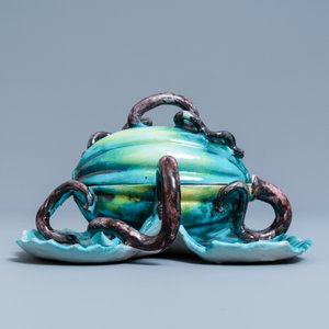 Une terrine sur présentoir en forme de melon en faïence polychrome de Bruxelles, 18ème — photo 4