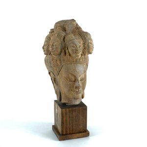 Une tête d'Avalokiteshvara en pierre sculptée sino-tibetain — photo 1
