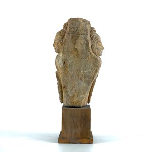 Une tête d'Avalokiteshvara en pierre sculptée sino-tibetain — photo 4