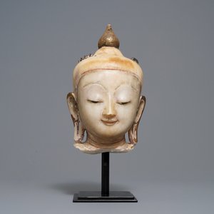 Une tête de Bouddha en albâtre doré et laqué, Birmanie, 19ème — photo 2