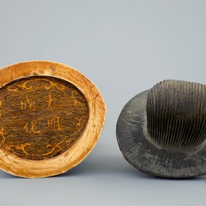 Une tête de Bouddha en ivoire sculpté sur socle en bois, Chine, 19ème — photo 8