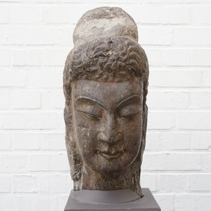 Une tête de Bouddha en pierre calcaire sculptée, Chine, Dynastie Wei du Nord (386-535) — photo 26