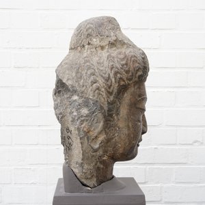 Une tête de Bouddha en pierre calcaire sculptée, Chine, Dynastie Wei du Nord (386-535) — photo 27