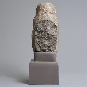 Une tête de Bouddha en pierre calcaire sculptée, Chine, Dynastie Wei du Nord (386-535) — photo 4