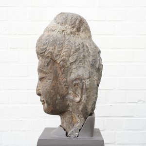 Une tête de Bouddha en pierre calcaire sculptée, Chine, Dynastie Wei du Nord (386-535) — photo 22