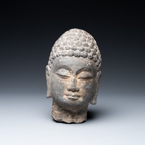 Une tête de Bouddha en pierre sculptée, Chine, Ming — photo 1