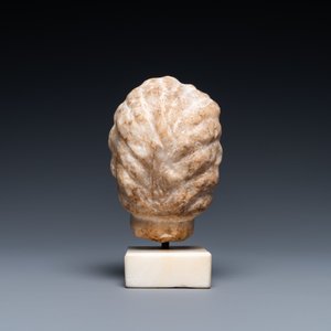 Une tête de garçon en marbre, époque romaine, 2/4ème — photo 4