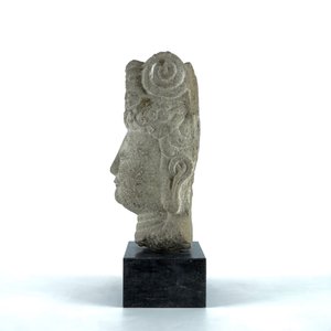 Une tête de Guanyin en pierre sculptée sino-tibetain — photo 5