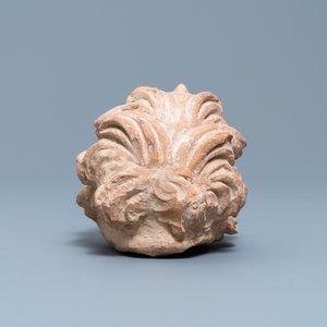 Une tête de personnage masculin en terre cuite de style hellénistique, Inde, Gandhara, 2ème/4ème — photo 6